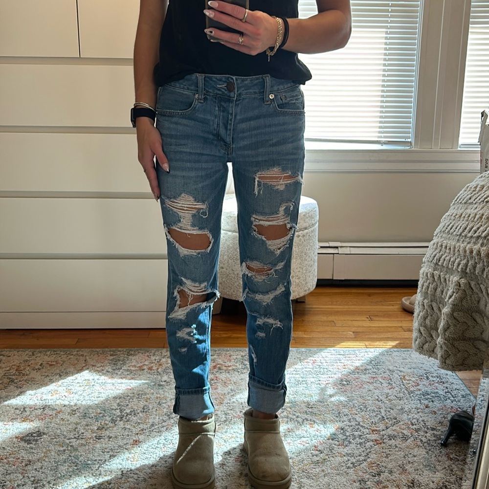 American Eagle Tomgirl Distressed Ripped Medium Wash Jean